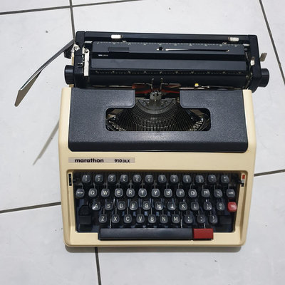 曾小DONGAH PRECISION CO LTD早期古董打字機