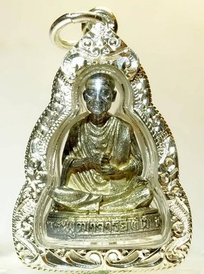 菩多佛教文物N7-瓦拉康寺2533銀質亞贊多大師法相牌(2545沙罵公佛牌比賽第2名)
