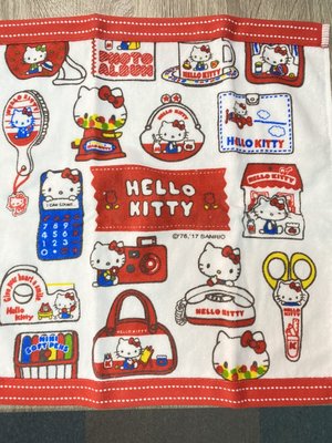 41+板橋日貨 三麗鷗 Hello Kitty方巾 49016105870189 下標前請詢問