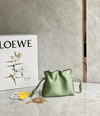 Koala海購 新品上市~ Loewe mini福袋 Flamenco束口抽繩包可愛女士單肩斜挎包*附購證