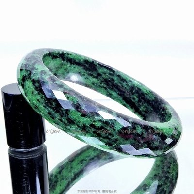 珍珠林~菱形切角寬板圓玉鐲~A貨天然紅綠寶(內徑58.5mm, 手圍19號半) #001