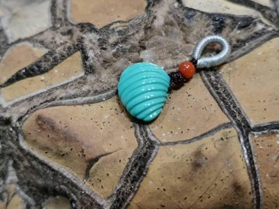 [多藝多]湖北原礦綠松石 高瓷藍 貝殼 小吊飾 收藏價1500