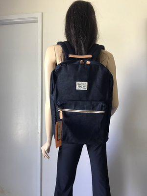 【天普小棧】Levi‘s Canvas Zip Top Backpack男女牛仔丹寧帆布後背包電腦包書包深藍色 現貨抵台