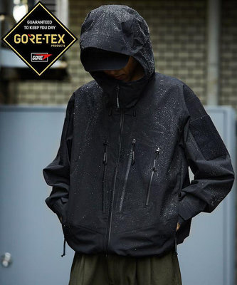 Plus Phenix 別注 GORE-TEX JACKET BLACK TAG 防潑水夾克連帽外套1053330800001。太陽選物社