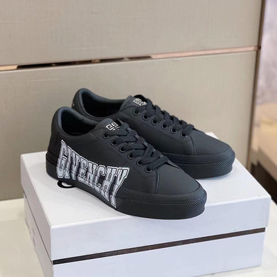 Givench GVC City sport運動鞋光滑牛皮運動鞋，側面飾以 College印花，后跟飾以銀色 NO35724