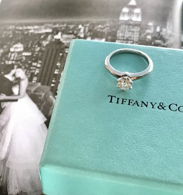Tiffany&amp;Co. 附原廠盒 鑑定書 0.31克拉 F VS2 pt950 六爪鑲婚戒Tiffany set