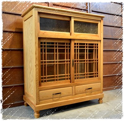 ^_^ 多 桑 台 灣 老 物 私 藏 ----- 濃纖合度的台灣老檜木玻璃櫃