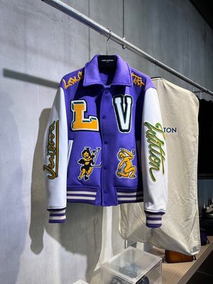 『RP精品』LV 路易威登 LOUIS VUITTON 紫色 羊毛拼皮 卡通圖案 學院風 棒球外套 皮衣 夾克