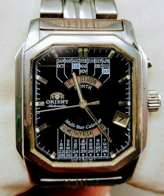 OQ精品腕錶。日本東方錶。萬年曆錶 玻璃鏡面 .不含龍頭。35x45MM 破璃镜面自動上鍊錶機械錶。
