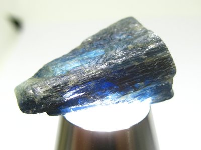【Texture & Nobleness 低調與奢華】精品礦區 原礦 標本 -皇家藍藍晶石 雙色藍晶石- 88.8克拉