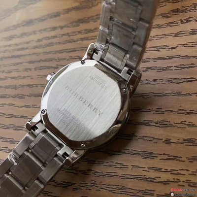 潮牌 Burberry 巴寶莉 BU9100 復古立體壓花錶盤 英倫潮流腕錶 美國outlet代購-雙喜生活館