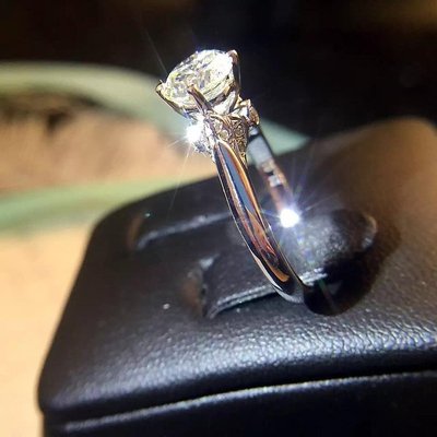 日韓時尚皇冠18K白金四爪擬真鑽戒求婚戒指结婚戒指