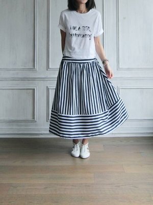 Le Marais ：深藍/白  條紋裙。.......kiito/apt.3r