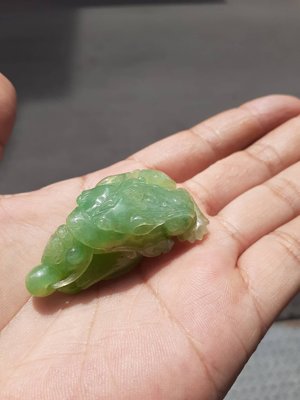 「愛玉冰」A貨緬甸產天然翡翠-----冰綠滿色三腳蟾蜍墜
