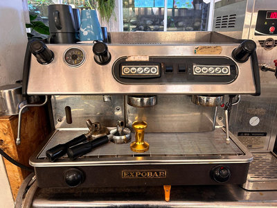 二手咖啡機&amp;二手磨豆機不拆賣$6000貓空茶屋自取二手咖啡機右邊出水口故障，左邊蒸汽故障