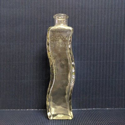[ 三集 ] 擺飾品 曲線花瓶 高約:22公分 材質:玻璃 無外盒 T3