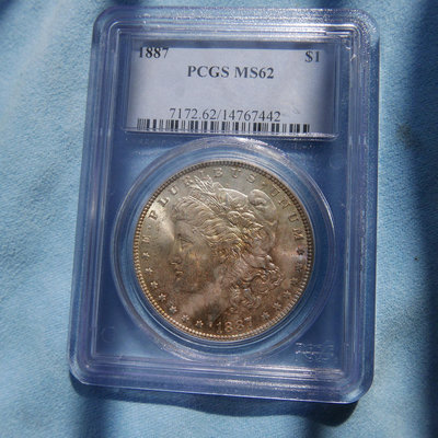 生日特價-(金)發行百餘年的美國1887年摩根銀幣PCGS MS62,正面有金色氧化