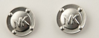 【小麼雜貨】歐美圓款軍裝風鈕釦MK字母(小) 個性 耳環 中性 耳針 男女 2色(現貨)A030(350)下