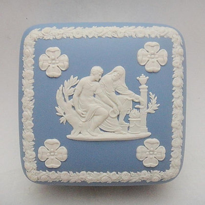 【二 三 事】英國製Wedgwood淺藍色碧玉浮雕希臘神話珠寶盒/置物盒(方型)