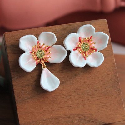 【Lydia代購】 Les Nereides  吉野櫻花系列花朵耳釘耳夾