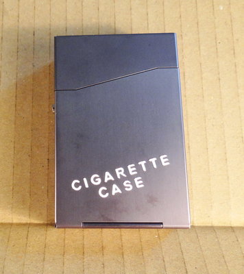 古玩軒~CIGARETTE CASE煙盒 菸盒.英文浮雕煙盒.極簡時尚貴金屬香菸盒防壓煙夾(非皮煙盒)HBO757