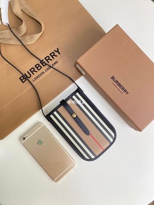 特賣- 潮牌Burberry/巴寶莉 英倫都會時尚 獨特品牌風格手機包 款式2 outlet