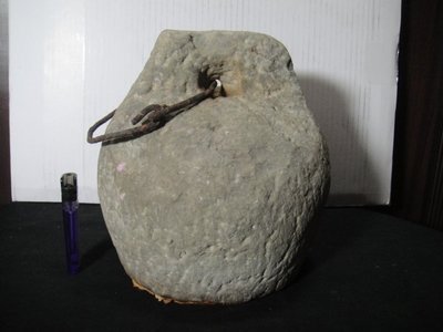 日據時期 石秤錘 重:8公斤765公克 早期珍藏...高:19cm 寬:18.5cm 品相如圖...