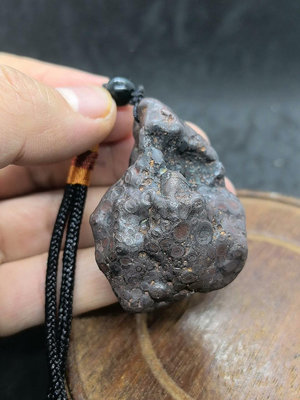 【二手】橄欖球粒隕石掛件 橄欖石鐵隕石掛件 橄欖隕石把件 隕石原石掛886【古玩天下】