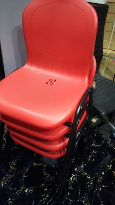 紅色塑鋼椅 喜宴椅 餐廳椅 可疊式椅 會議椅 洽談椅 馬卡龍紅色 高雄oa辦公室隔間 亞毅oa辦公家具
