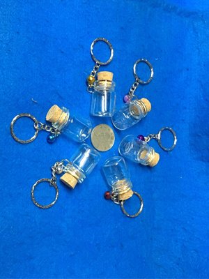 【鑫寶貝】貝殼DIY  玻璃瓶鑰匙圈 (1)22mm*30mm鑰匙圈  （三角瓶，口徑1.2公分）星沙瓶 星砂瓶 附木塞 單價40元 100個7折