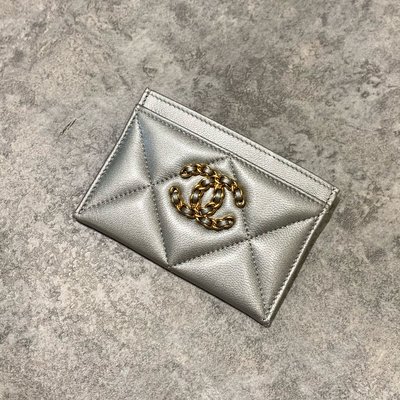 Chanel 19 卡夾 羊皮 金釦 銀色《精品女王全新&amp;二手》