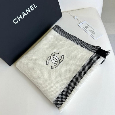 GoodStyle 歐美新款 Chanel 雙C logo 精緻柔軟 立體人字紋羊絨圍巾披肩 優質選擇~