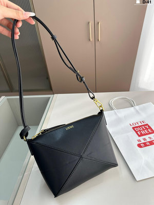 女包代購#Loewe puzzle fold pouch新款單肩側背包輕盈純色簡約斜背包 19*6*15cm