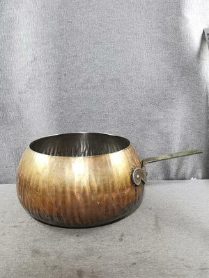 【二手】紫銅小茶壺，小奶鍋。有手柄。可以放茶桌上當建水使用。漸變色。 古董 舊貨 老貨 【景天闇古貨】-85