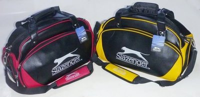 英國世界名牌 Slazenger 運動旅行袋30L 旅行背包,球具 球拍 衣物,1袋搞定;黃/紅,原價4900