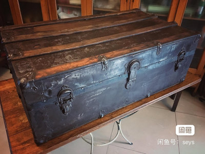 中古歐洲老式行李箱，實木加鐵皮結構，帶加固木條，深色的部分全