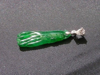 帝王綠蘇富比拍賣等級老坑玻璃種翡翠墜子36x11x3.5mm(附證書)