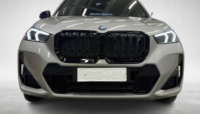 ￼(B&amp;M精品）特價促銷中 BMW德國原廠 U11 iX1 電動車 高光黑鼻頭 黑水箱罩 高光黑護罩 水箱罩黑化