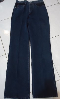TRUSSARDI JEANS 義大利製藍色棉+彈性直筒牛仔褲,UK29,腰圍27.5吋,褲檔長11吋,少穿降價大出清