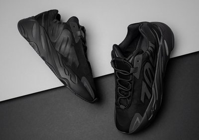 Adidas Yeezy Boost 700 MNVN “Triple Black” 全黑 FV4440