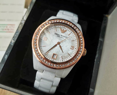 EMPORIO ARMANI 玫瑰金色水鑽錶圈 珍珠貝母錶盤 白色陶瓷錶帶 石英 女士手錶 AR1472 亞曼尼腕錶