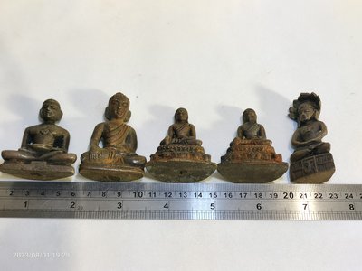 5個小銅佛像...偉哥大人早期懷舊老西藏傳古董銅件民俗..八簡白色鐵層