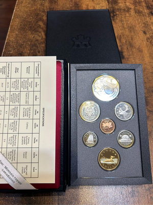 加拿大🇨🇦1996年度精鑄套幣，內含1枚「McIntosh Apple 公司成立200週年1元紀念銀幣（0.925銀）」-附原裝塑膠硬盒