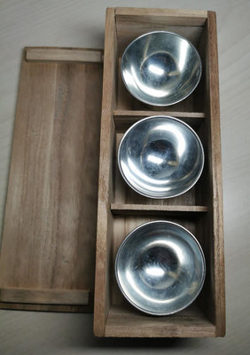 日本早期·本錫·錫半·錫杯純錫日式酒杯/茶杯 3客錫器木盒 未用 回流器物。 單盞價。描述