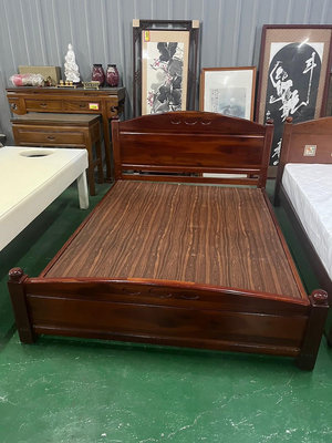 二手家具全省估價(集穎全新/二手家具)--實用簡約優雅木製5尺床架 雙人床組 床架  B-3050410