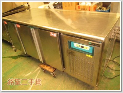 萬金餐飲設備 (萬物)  二手 6尺 全凍 工作台 冰箱 1碼 電壓：220V 餐飲 設備