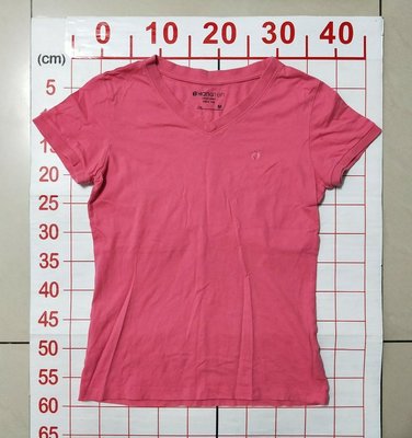 【二手衣櫃】HANGTEN 短袖T恤 粉紅色 氣質V領甜美小清新短袖T恤 時尚百搭素面V領上衣 涼爽舒適 1090425
