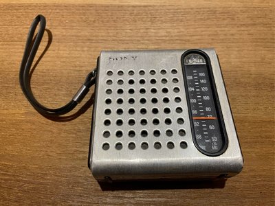 早期SONY收音機 TFM-3750W 早期手持式收音機 老人收音機 廣播 FM AM 早期收音機 拍戲道具 造型背景