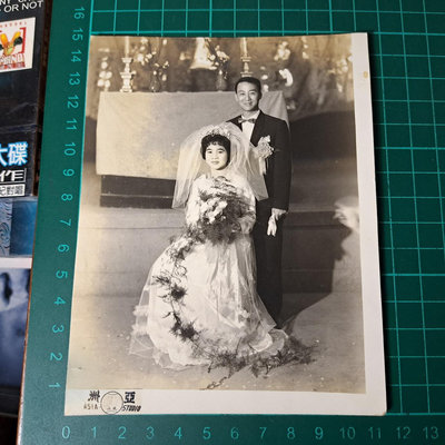 （啊源哥哥）民國52年老台灣（超美新娘捧花，燭台，牡丹花瓶）結婚老照片