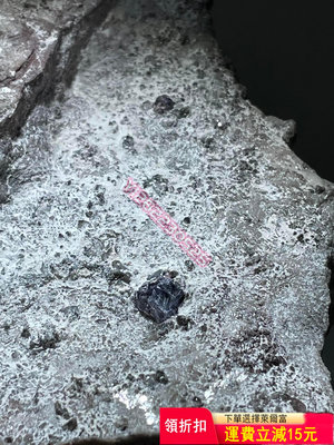 黑水晶石榴石方解石長石共生礦物 背面還長有兩顆紫瑩石 126 天然原石 奇石擺件 把玩石【匠人收藏】